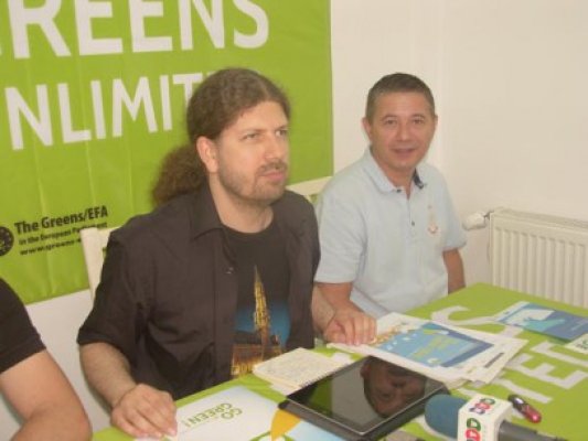 Parlamentarul Remus Cernea donează bani pentru o biserică